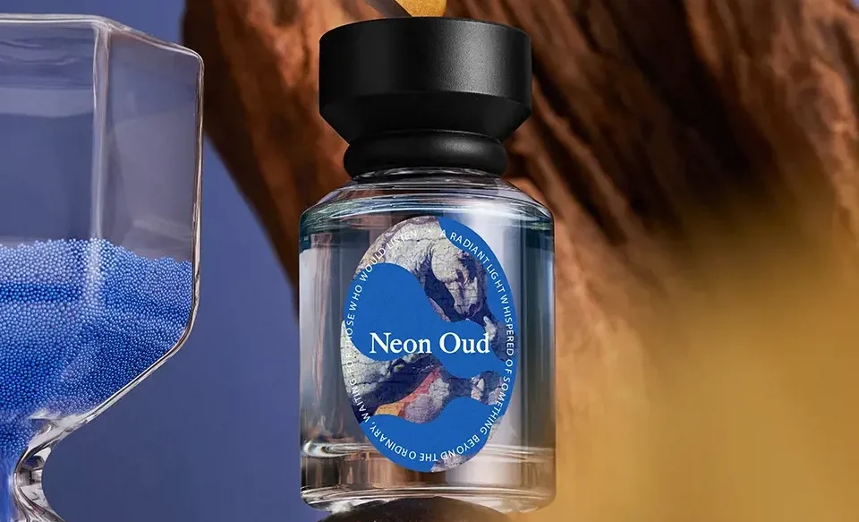 Neon Oud EdP Oriflame – Tολμηρό Niche Άρωμα με Oud, Βανίλια & Φρουτώδεις Νότες